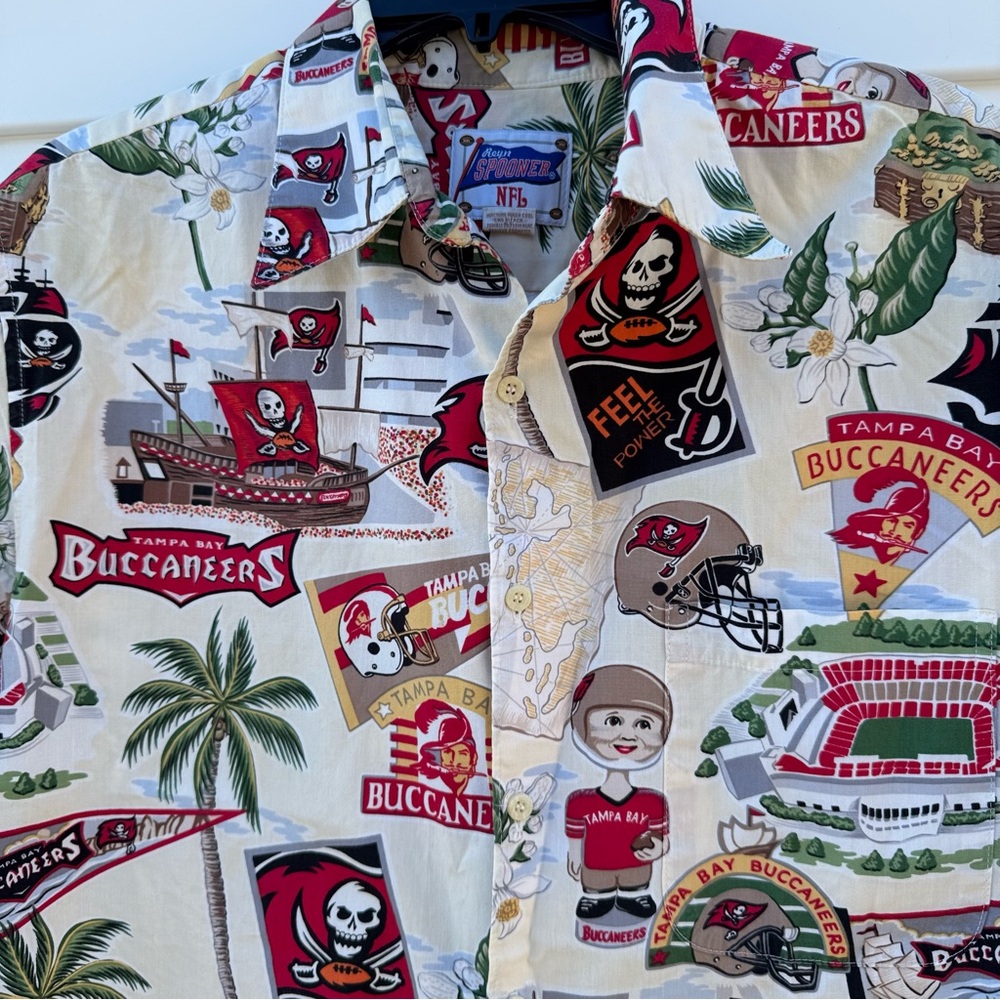 Tampa Bay Buccaneers Reyn Spooner NFL Hawaiian Shirt Vintage Large Button Down - Picture 2 of 6